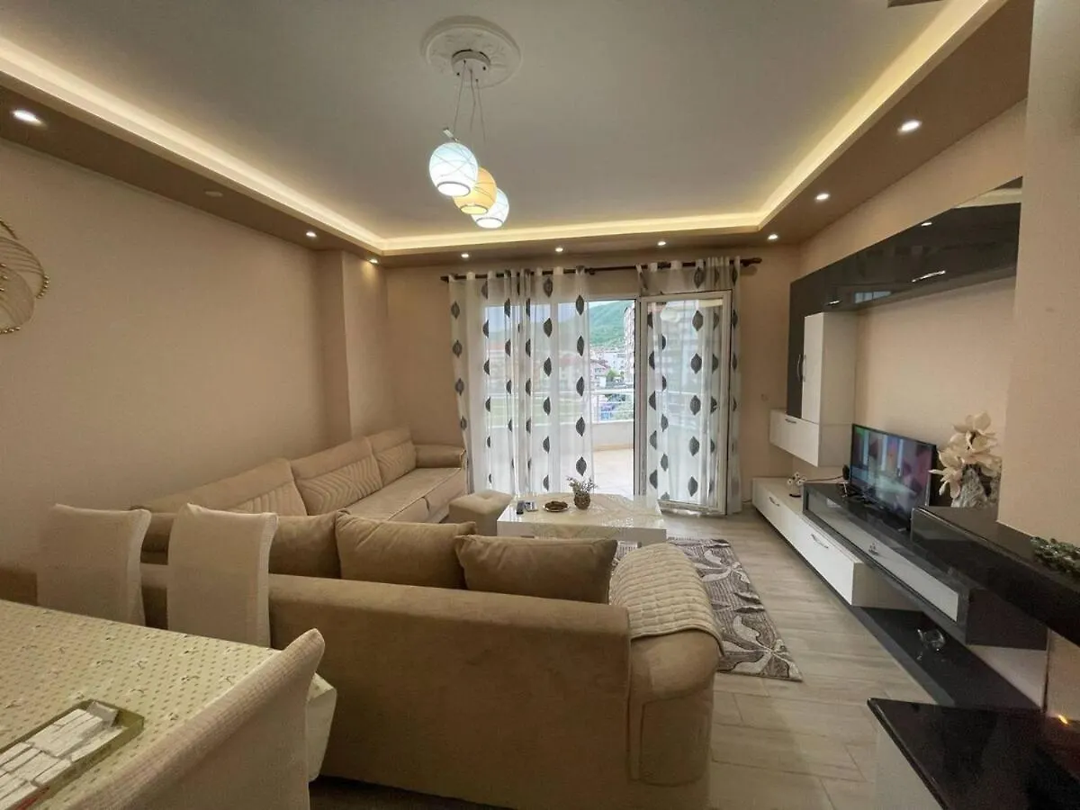 Mary'S Luxury Apartment Pogradec 2