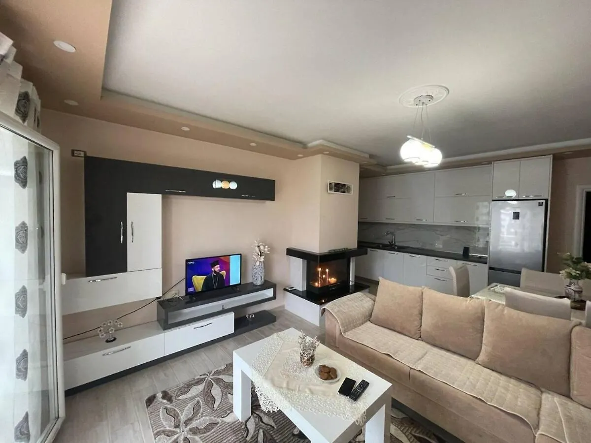 Mary'S Luxury Apartment Pogradec 2