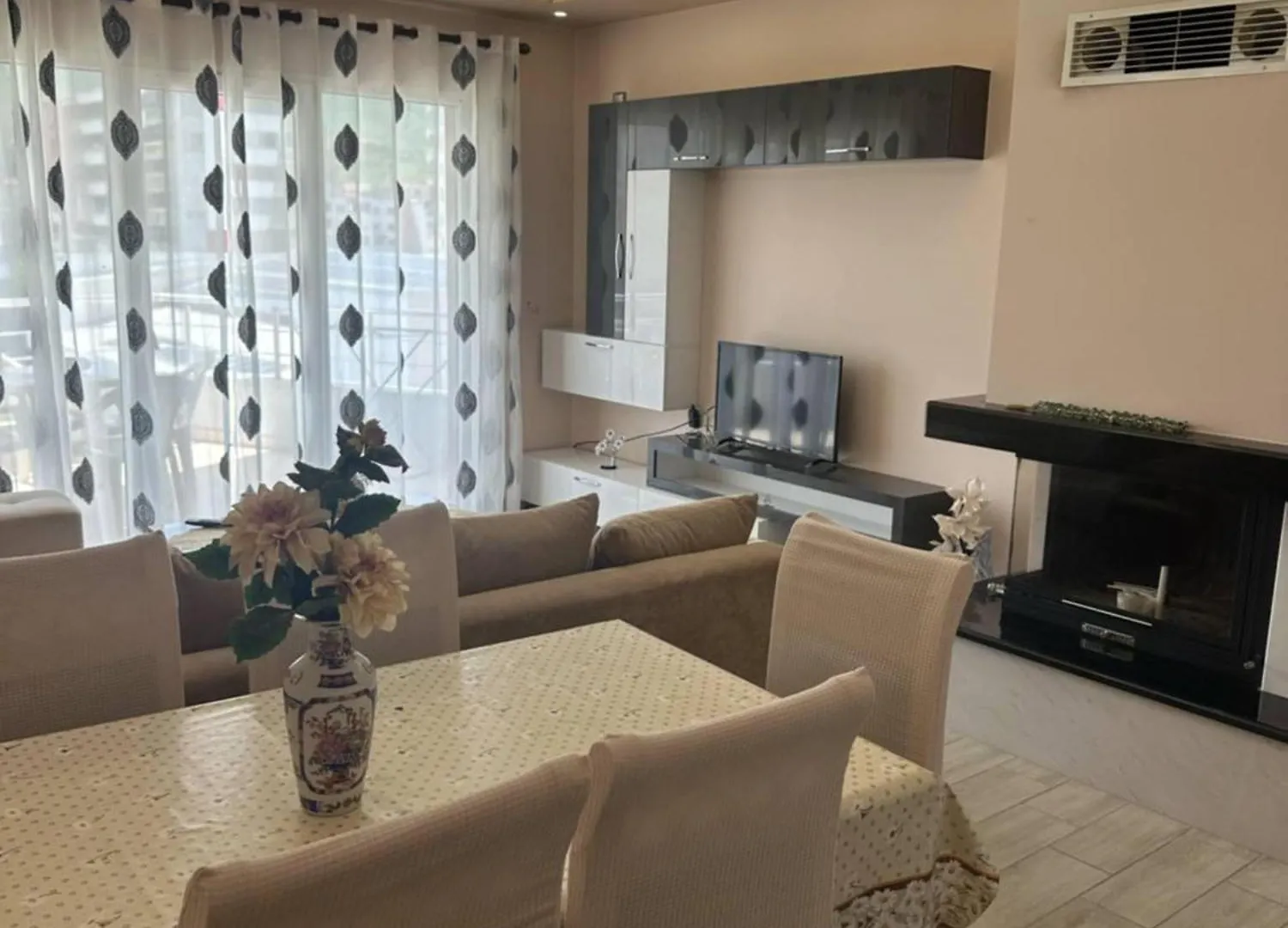 Mary'S Luxury Apartment Pogradec 2 0*,