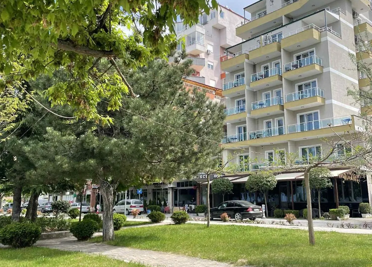 Mary'S Luxury Apartment Pogradec 2
